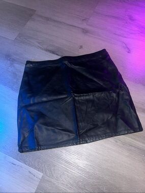 Forever 21 unmarked faux leather straight pencil skirt